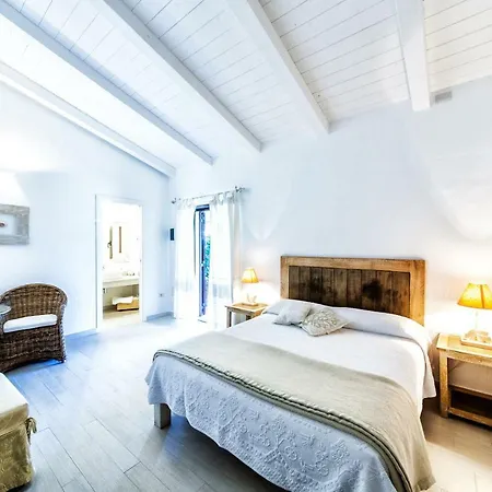 Cento Ulivi Bed & Breakfast *