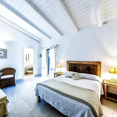 Cento Ulivi Bed & Breakfast 4*