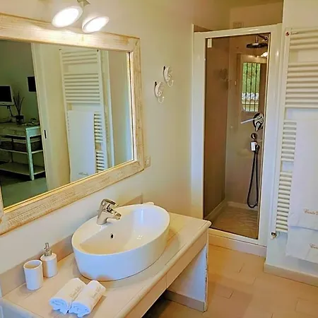 Cento Ulivi Bed & Breakfast 4*