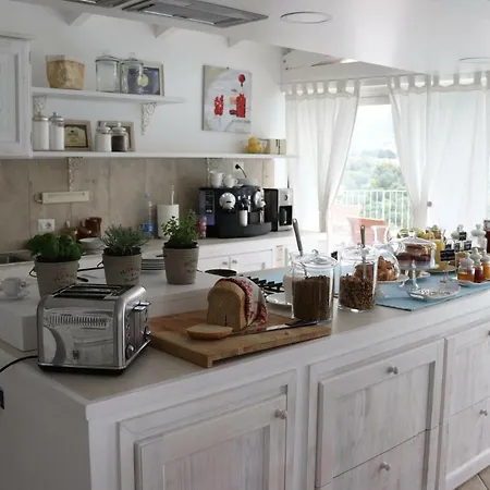 Cento Ulivi Bed & Breakfast 4*